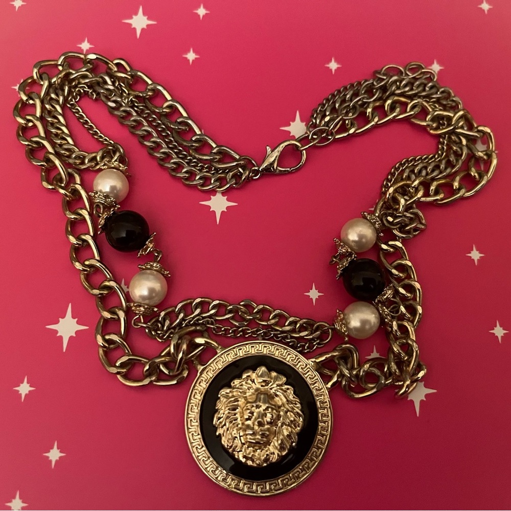 MEDUSA PENDANT w/LONG GOLD-TONE CHAIN - Picture 3 of 3